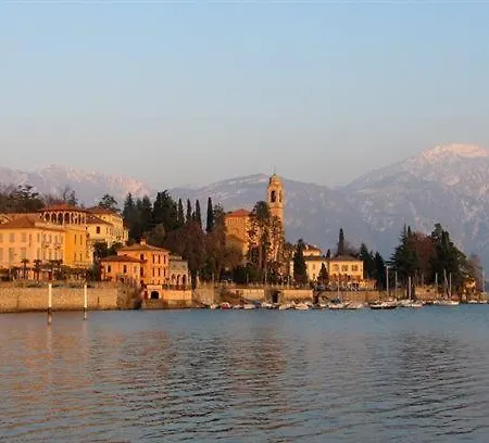 Sleeps 8 شقة
